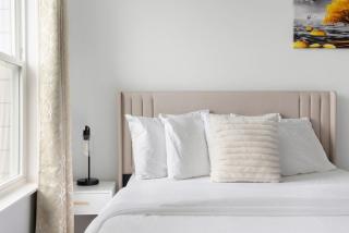 Modern Luxury Retreat Westfield- Near Grand Park - 6