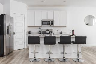 Modern Luxury Retreat Westfield- Near Grand Park - 0