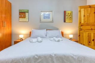 Vibrant Family Apartment for 7 with Balcony - 3