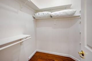 Spacious 4BR Home with Pool Table Jacuzzi and Gym and Gazebo - 5