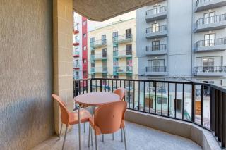 Vibrant Family Apartment for 7 with Balcony - 0