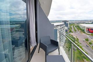 Stylish Penthouse Studio in Ellipse Waterfall - 3