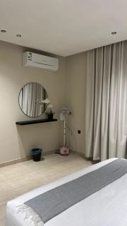 شقة فاخرة بغرفتين نوم وصالة - 2