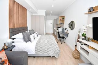 Stylish Penthouse Studio in Ellipse Waterfall - Midrand - 4