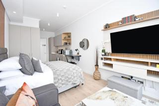 Stylish Penthouse Studio in Ellipse Waterfall - Midrand - 3