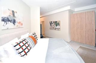 Stylish Studio Circa 2101 in Sandton - 3