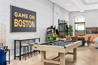 NEW Ultimate Downtown Boston Game Loft Free Parkng - 8