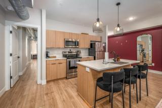 OTR 1BR by TQL, Sleeps 4ppl, Lux King Bed, Wifi, 4th Fl - 1