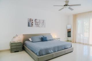 Stunning Ocean Front By Condo Boutique - 8