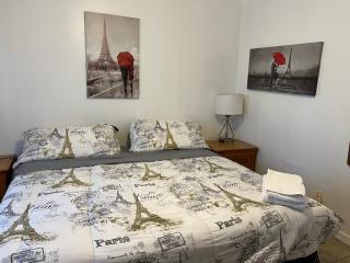 Modern 2 BR near shops, WD fast WiFI 2000mbps 10 min to beach Bliss 7 - 5