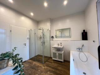 FeWo mit Kamin - Ruhige Lage - Zentral - große Küche - Parkplätze - 5