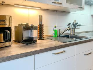 FeWo mit Kamin - Ruhige Lage - Zentral - große Küche - Parkplätze - 4