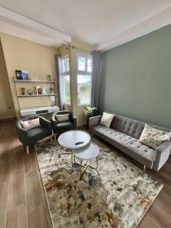 Pristine Rooftop 2 Bedroom Apartment centrally located with a view - 8