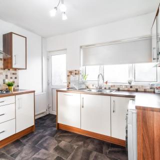 Charming 3 Bed House - Garden - Parking - Wi-Fi Netflix 83BMH - 6