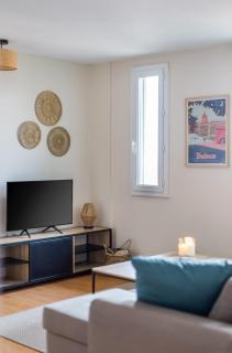 NEW! 2 bed apartment, AC, paid street parking, balcony, near the river - 8