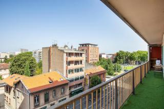 NEW! 2 bed apartment, AC, paid street parking, balcony, near the river - 2