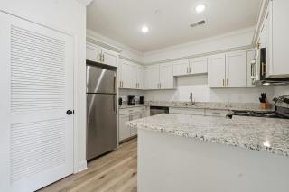 Relaxing 2BR Home w Contemporary Style - 3