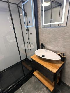 MR Tiny House - Private Parking - 2