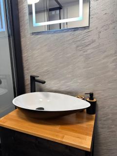 MR Tiny House - Private Parking - 1