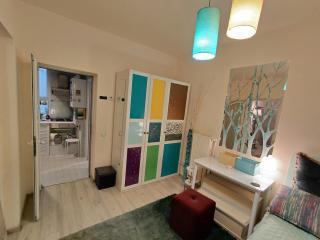 Artsy entire House, fully equipped, 2 rooms, 2 beds, parking, all to yourself! - Bucharest - 5