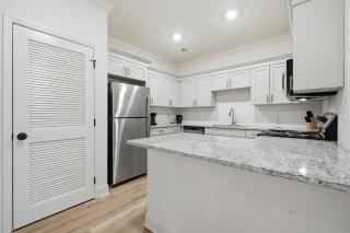Chic 2BR2BA Home Great Location - 9
