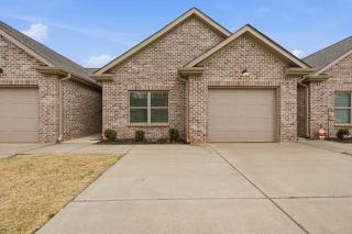 Chic 2BR2BA Home Great Location - 5