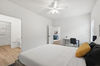 Chic 2BR2BA Home Great Location - 7