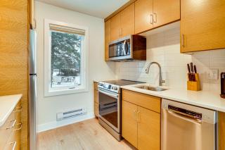 Less Than half Mi to Downtown Quiet Northfield Apartment - 2