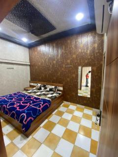 Hotel Vrindavan Near Prem Mandir approx 15min - 2