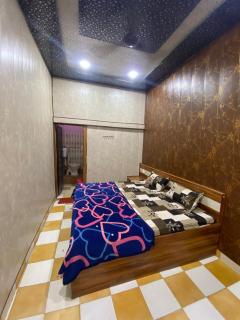 Hotel Vrindavan Near Prem Mandir approx 15min - 1