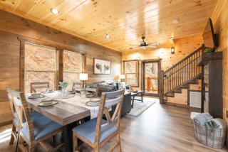 Brand New Cabin Close to Dollywood Hot Tub Fire Place - 7