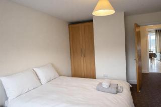 Quiet 2-Bed Suburb Stay, Free Parking & Near City - 2