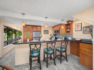 Top-floor corner unit across from the ocean at Kahana Villas (West Maui) - 3