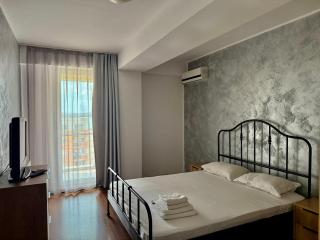 Summerlad Mamaia Beach - 2