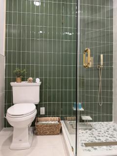 Stylish 3BR Revere Home Sleeps 8 Near Boston, Revere Beach and Airport - 7