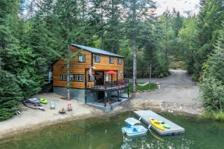 Hot Tub and Fire Pit Getaway on Pend Oreille River - 0