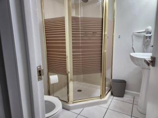 180 Two Bed Two Bath 3 Pools - 3