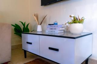 Modern Oasis 5 Mins to Acacia Mall CJs and Padel - 6