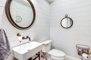 Pool, Patio and Putting Green Manchester Getaway - 1