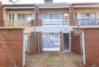 Mira Vista Apartment - 8