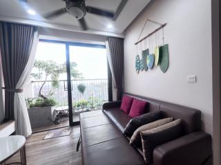 Sunny flower-filled green apartment with Netflix - 0