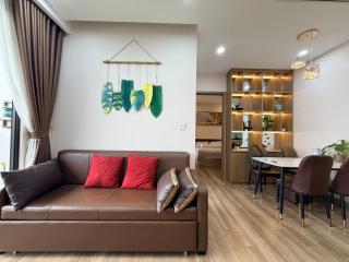 Sunny flower-filled green apartment with Netflix - 4