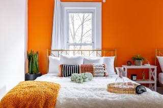 Downtown Columbus & Short North 2BR Home - Sleeps up to 10 Guests - By Convention Center & Nationwide Arena - Free Parking - Over 5,800 Five Star Stays - Casita Verde by Jungle House - 9