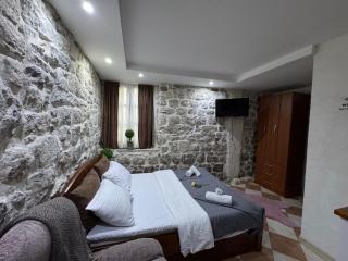 Little bay apart 2 - 1