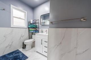 Beautiful Location By The Beach - 7