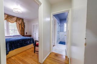 Beautiful Location By The Beach - 1