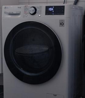 Cozy and central among locals - 8