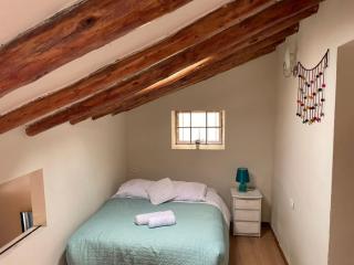 Spacious Family Apartment 3 Min from Main Square - 8