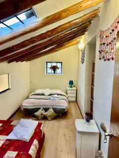 Spacious Family Apartment 3 Min from Main Square - 2