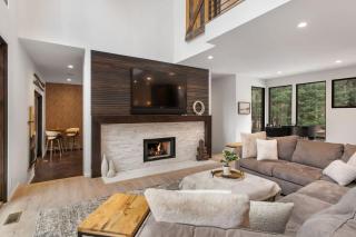 Blue Cedar-Family Friendly 5 Bedroom Home with Lake Access Hot Tub Pool Table and Private Gym - 2